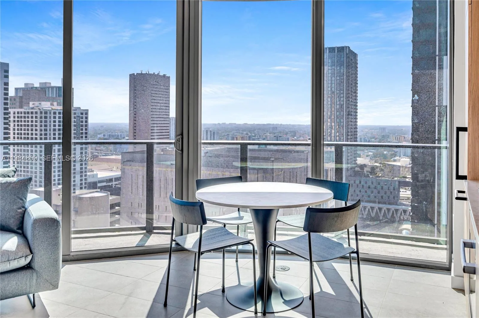 121 NE 5th St # 3005, Miami FL 33130