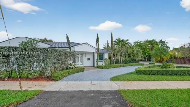 588 Mokena Dr, Miami Springs FL 33166