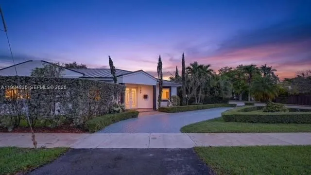 588 Mokena Dr, Miami Springs FL 33166