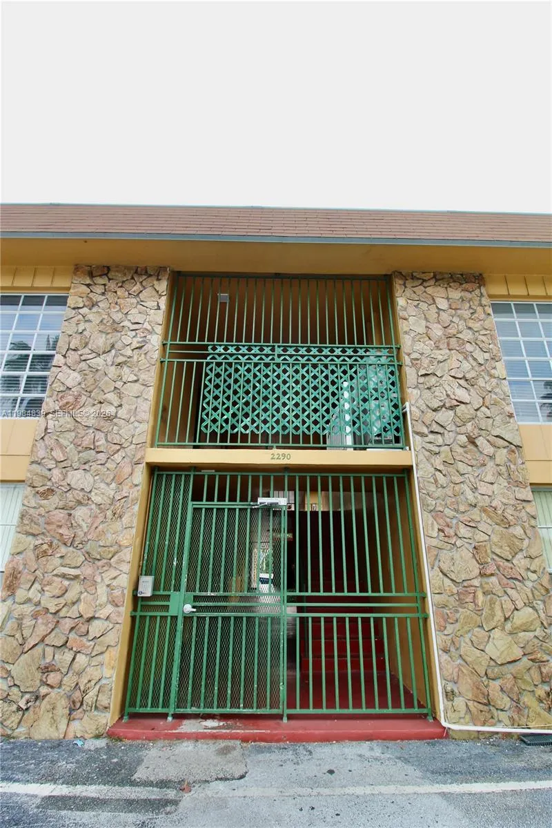 2290 NW North River Dr # 14, Miami FL 33125