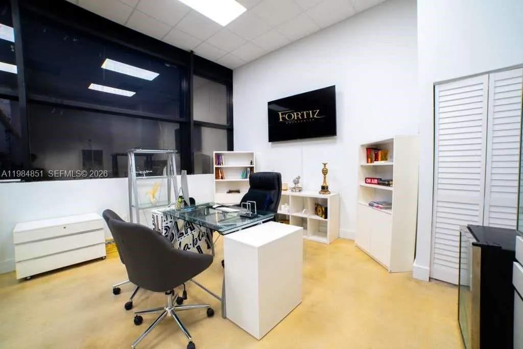 2100 NW 99th Ave, Doral FL 33172