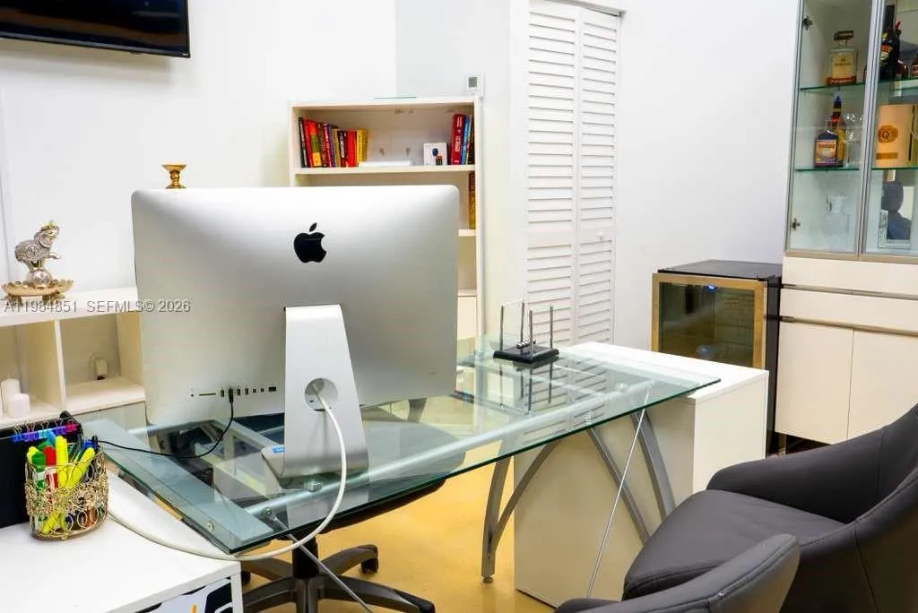 2100 NW 99th Ave, Doral FL 33172