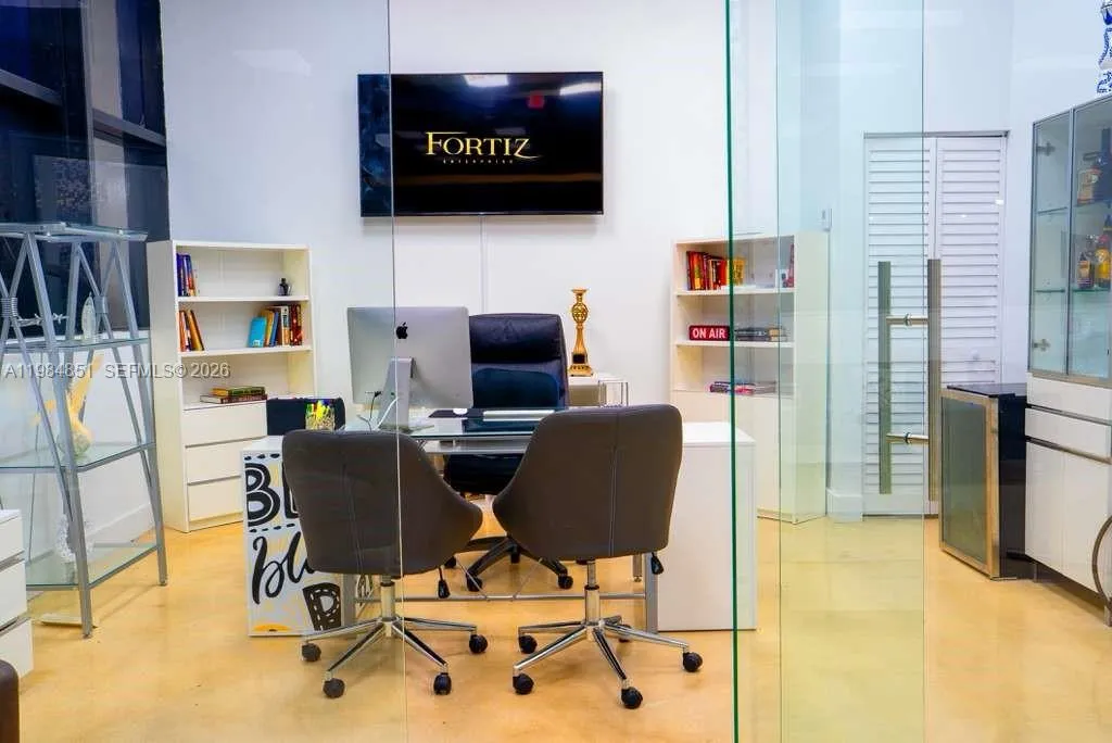 2100 NW 99th Ave, Doral FL 33172