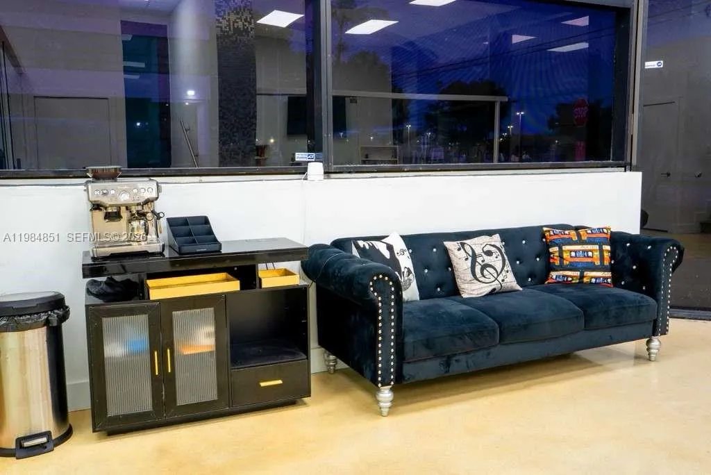 2100 NW 99th Ave, Doral FL 33172