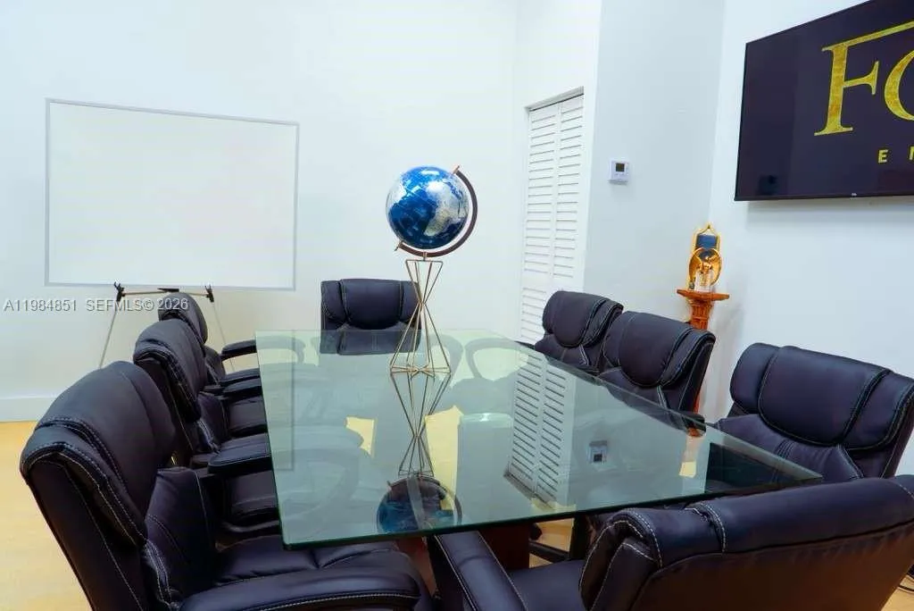 2100 NW 99th Ave, Doral FL 33172