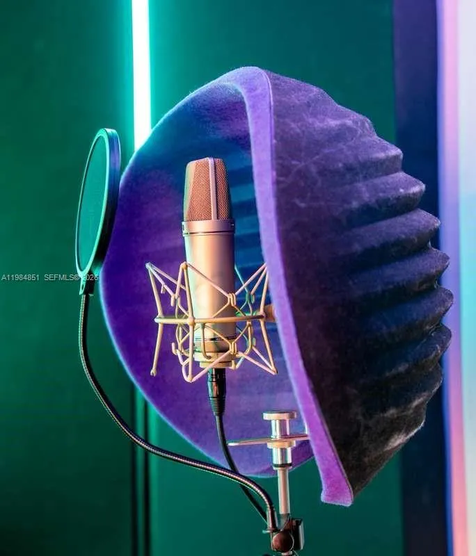 2100 NW 99th Ave, Doral FL 33172