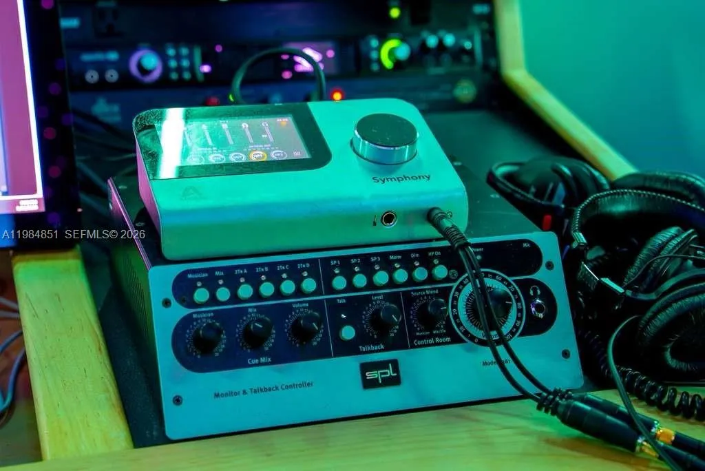 2100 NW 99th Ave, Doral FL 33172