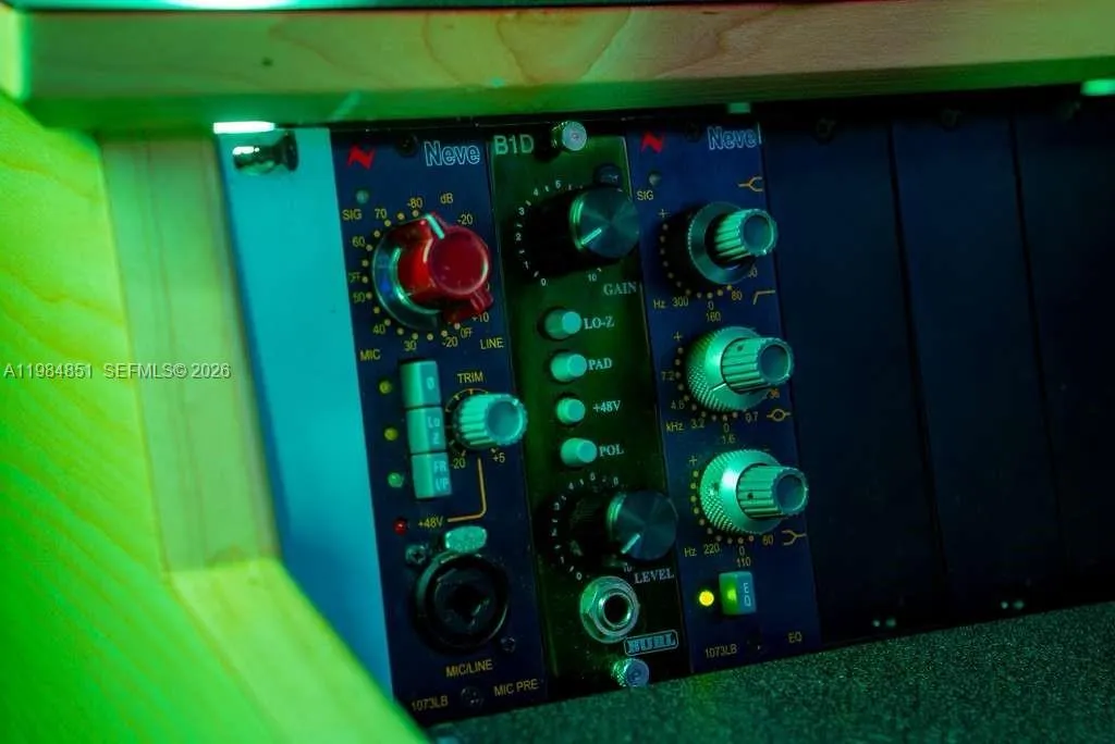 2100 NW 99th Ave, Doral FL 33172