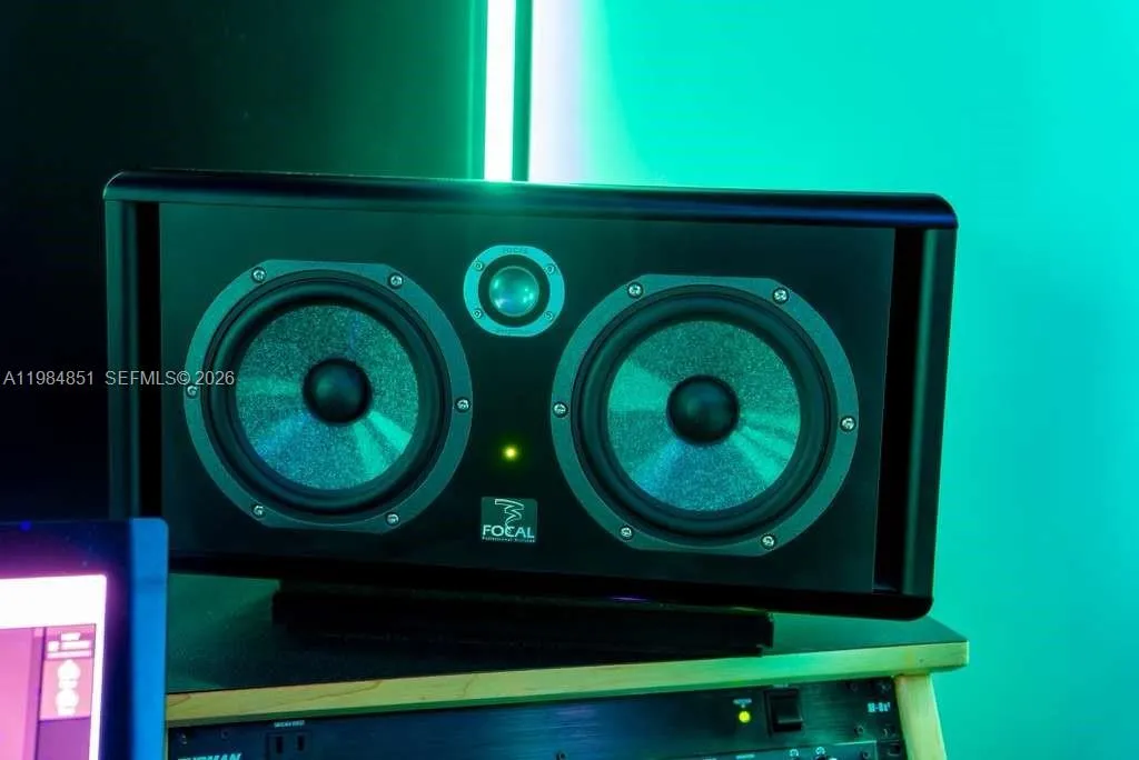 2100 NW 99th Ave, Doral FL 33172