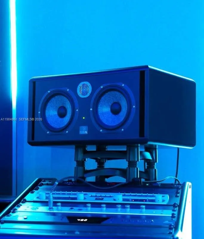 2100 NW 99th Ave, Doral FL 33172