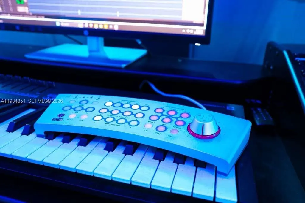 2100 NW 99th Ave, Doral FL 33172