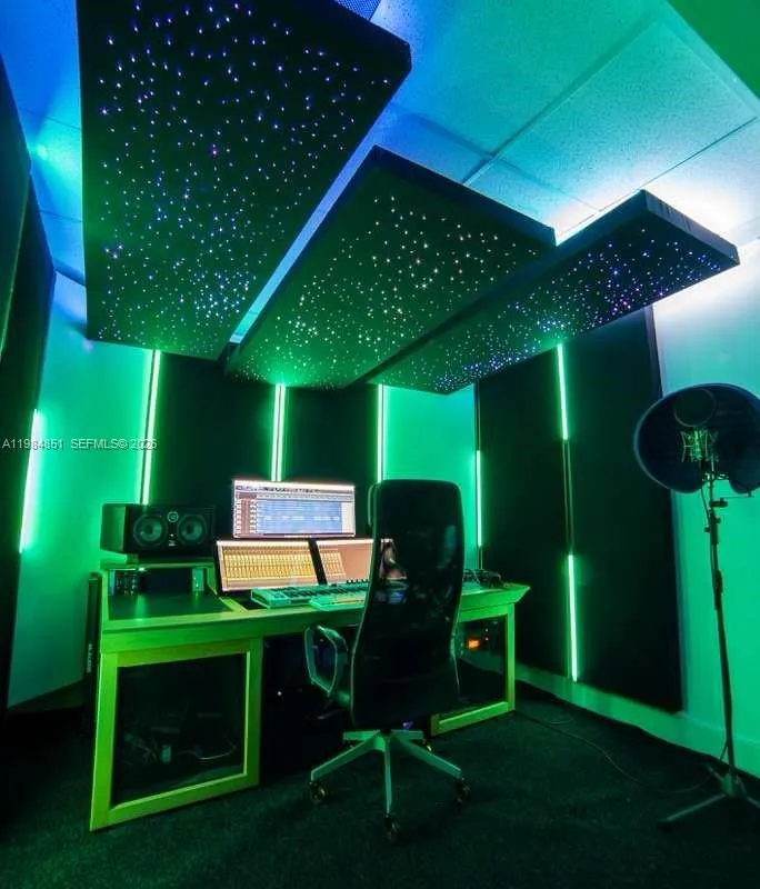 2100 NW 99th Ave, Doral FL 33172