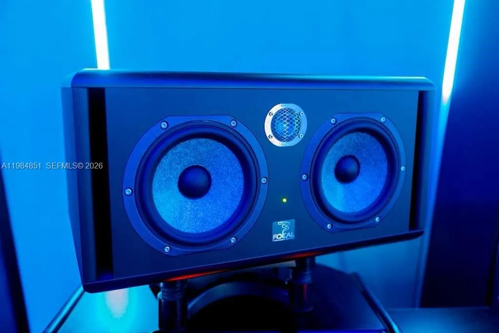 2100 NW 99th Ave, Doral FL 33172