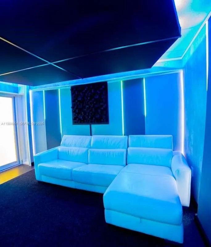 2100 NW 99th Ave, Doral FL 33172