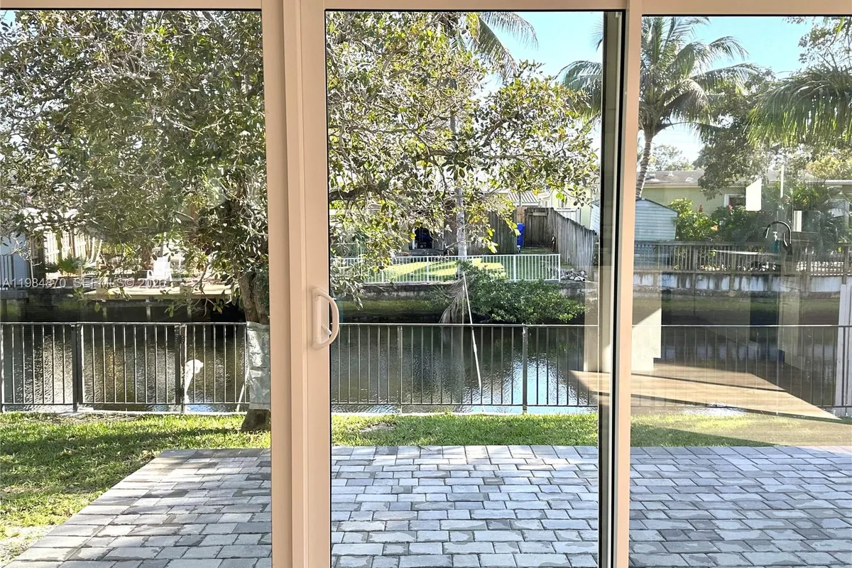 3042 Hayes St, Hollywood FL 33021