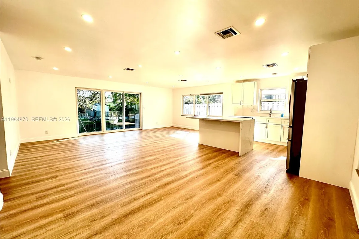 3042 Hayes St, Hollywood FL 33021