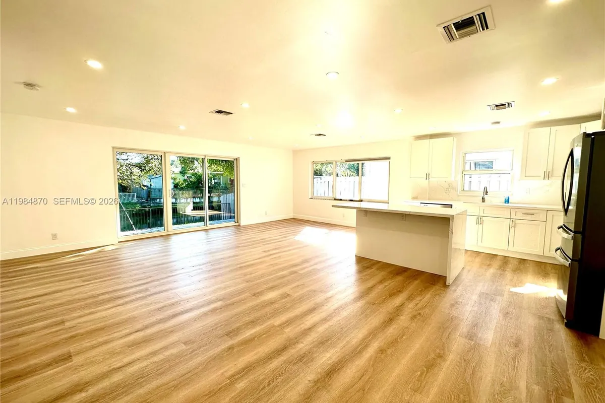 3042 Hayes St, Hollywood FL 33021