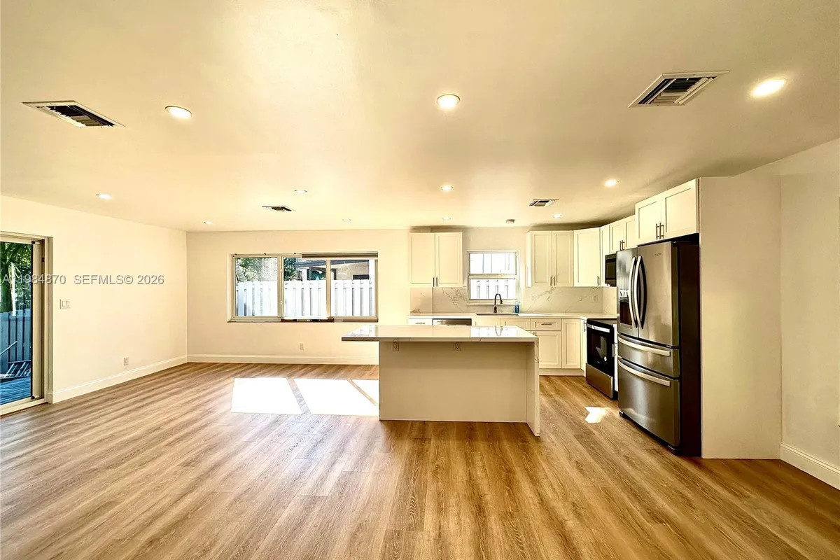 3042 Hayes St, Hollywood FL 33021