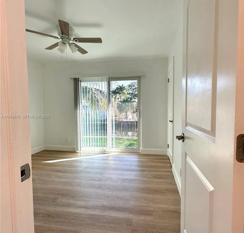 3042 Hayes St, Hollywood FL 33021