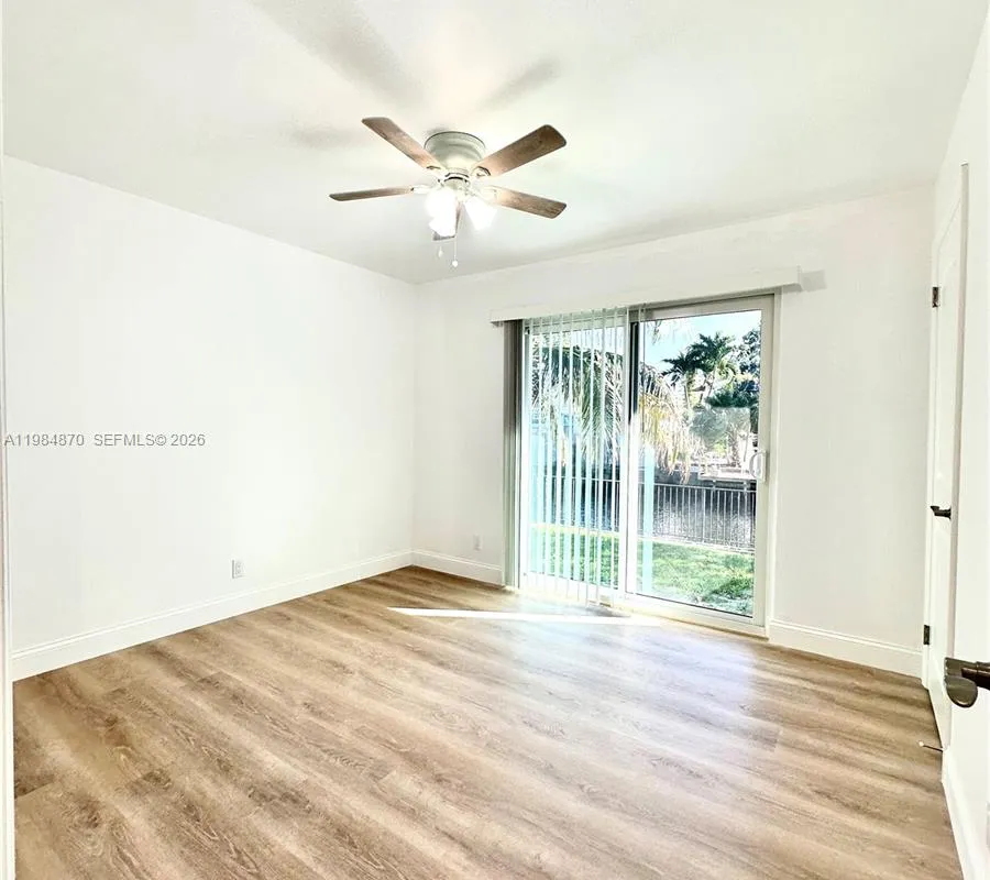 3042 Hayes St, Hollywood FL 33021