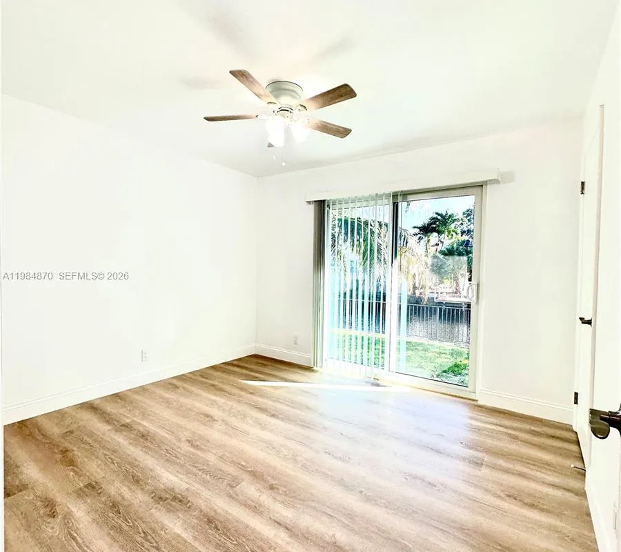 3042 Hayes St, Hollywood FL 33021