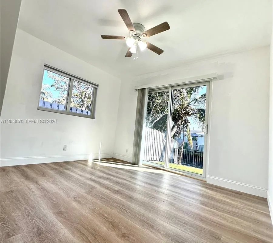 3042 Hayes St, Hollywood FL 33021