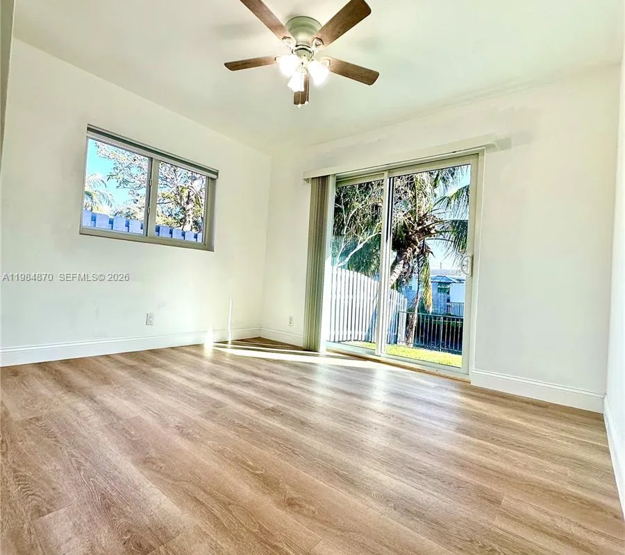 3042 Hayes St, Hollywood FL 33021