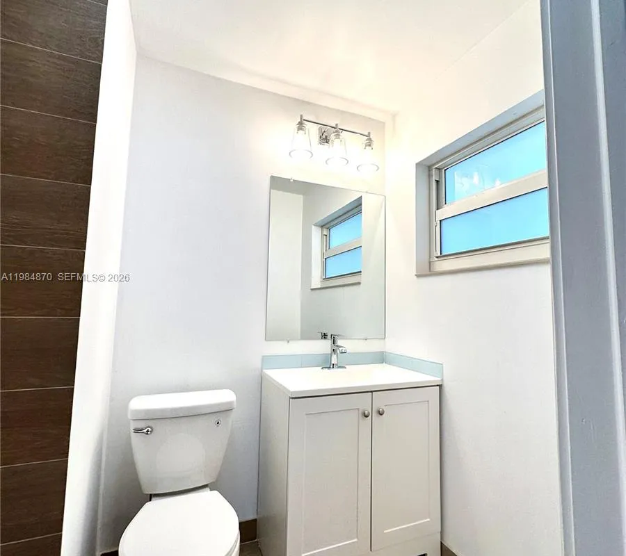 3042 Hayes St, Hollywood FL 33021