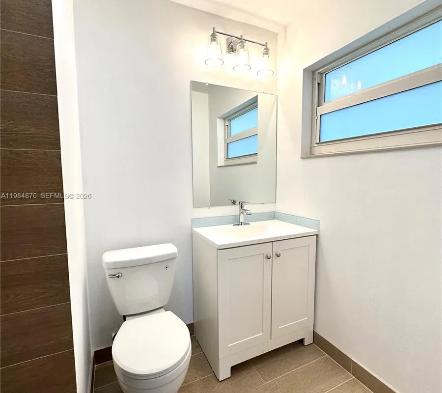 3042 Hayes St, Hollywood FL 33021