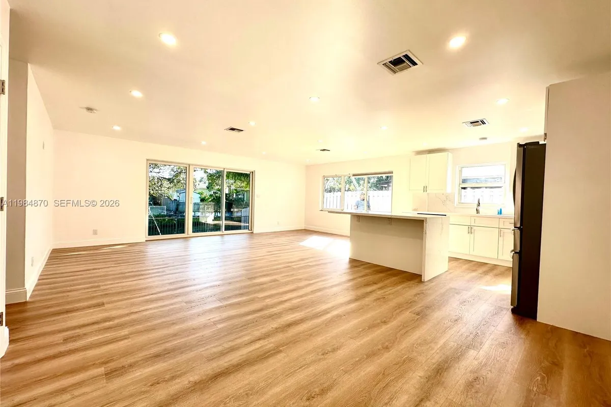 3042 Hayes St, Hollywood FL 33021