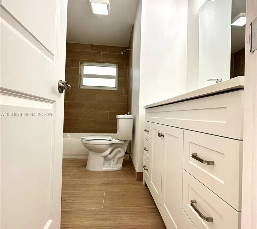 3042 Hayes St, Hollywood FL 33021