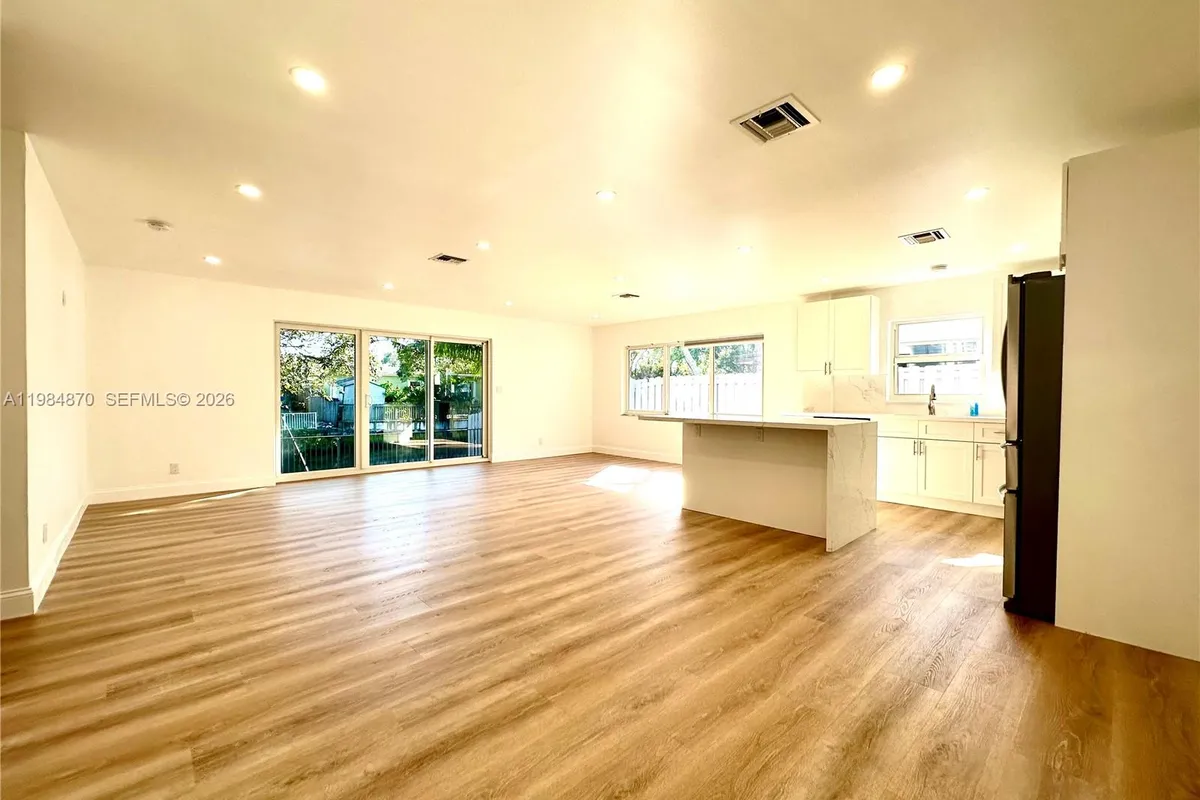 3042 Hayes St, Hollywood FL 33021