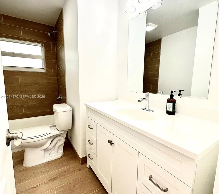 3042 Hayes St, Hollywood FL 33021