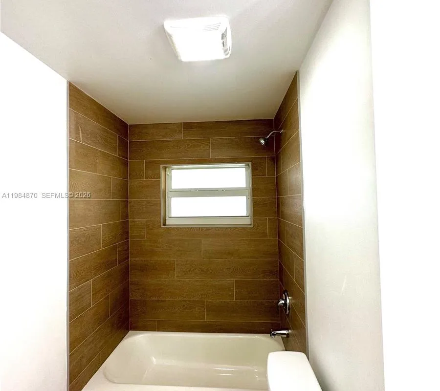 3042 Hayes St, Hollywood FL 33021