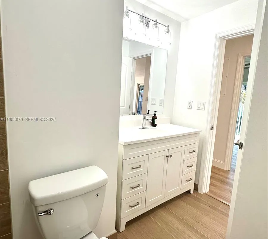 3042 Hayes St, Hollywood FL 33021