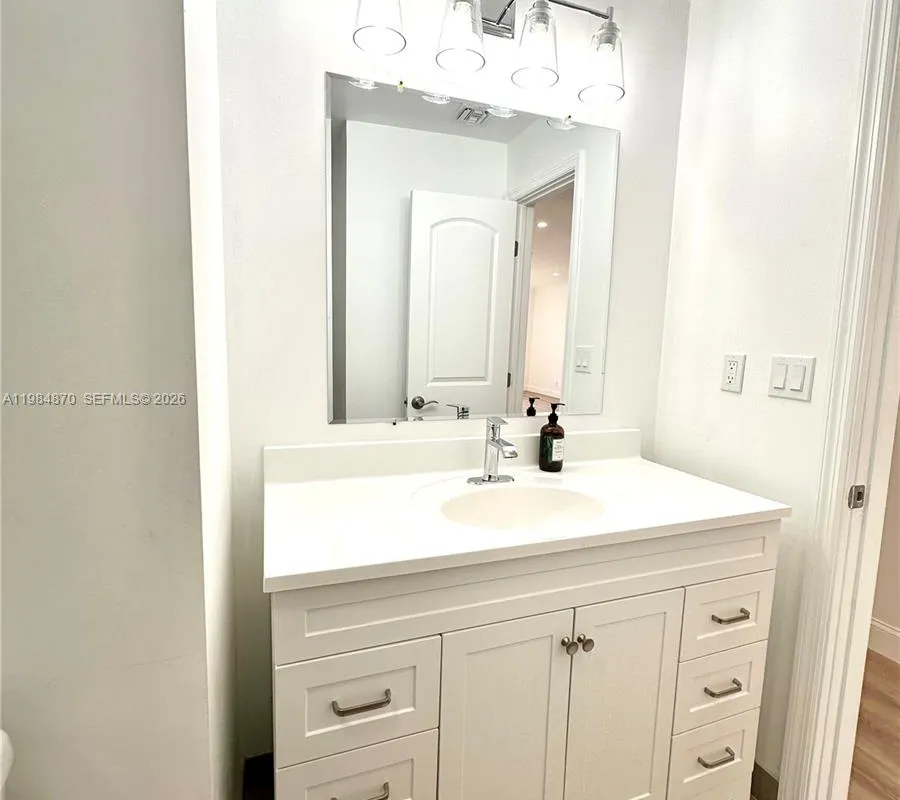 3042 Hayes St, Hollywood FL 33021