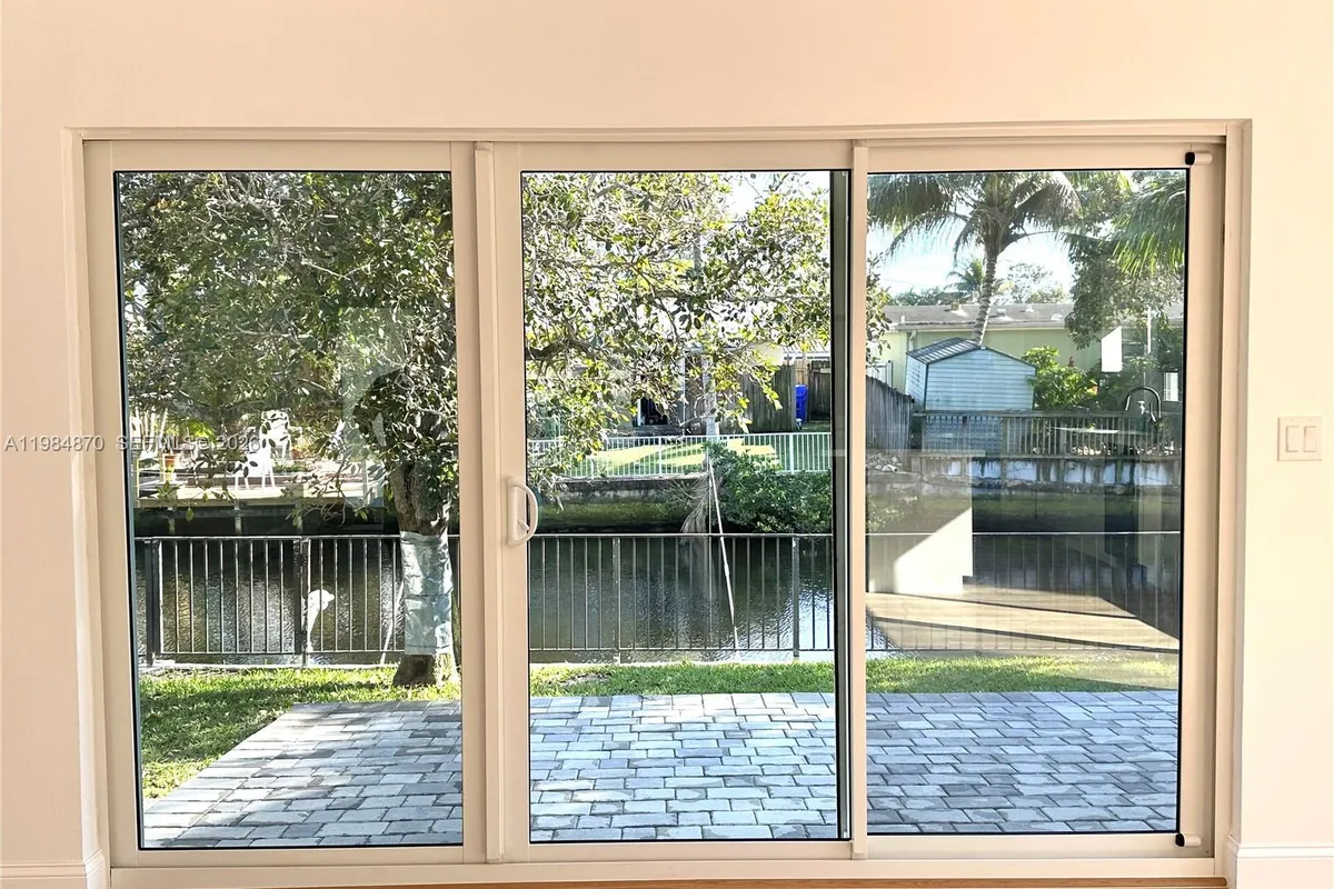 3042 Hayes St, Hollywood FL 33021