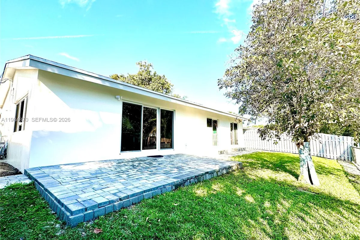 3042 Hayes St, Hollywood FL 33021