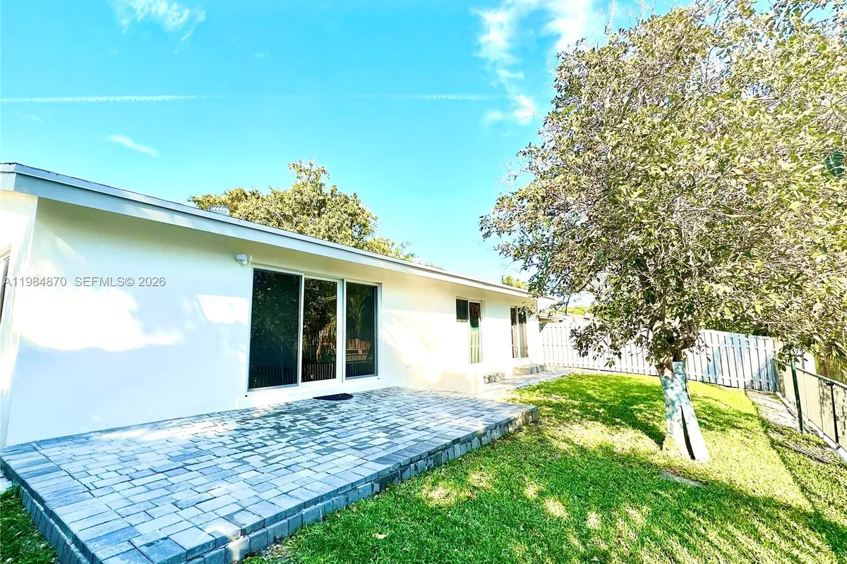 3042 Hayes St, Hollywood FL 33021