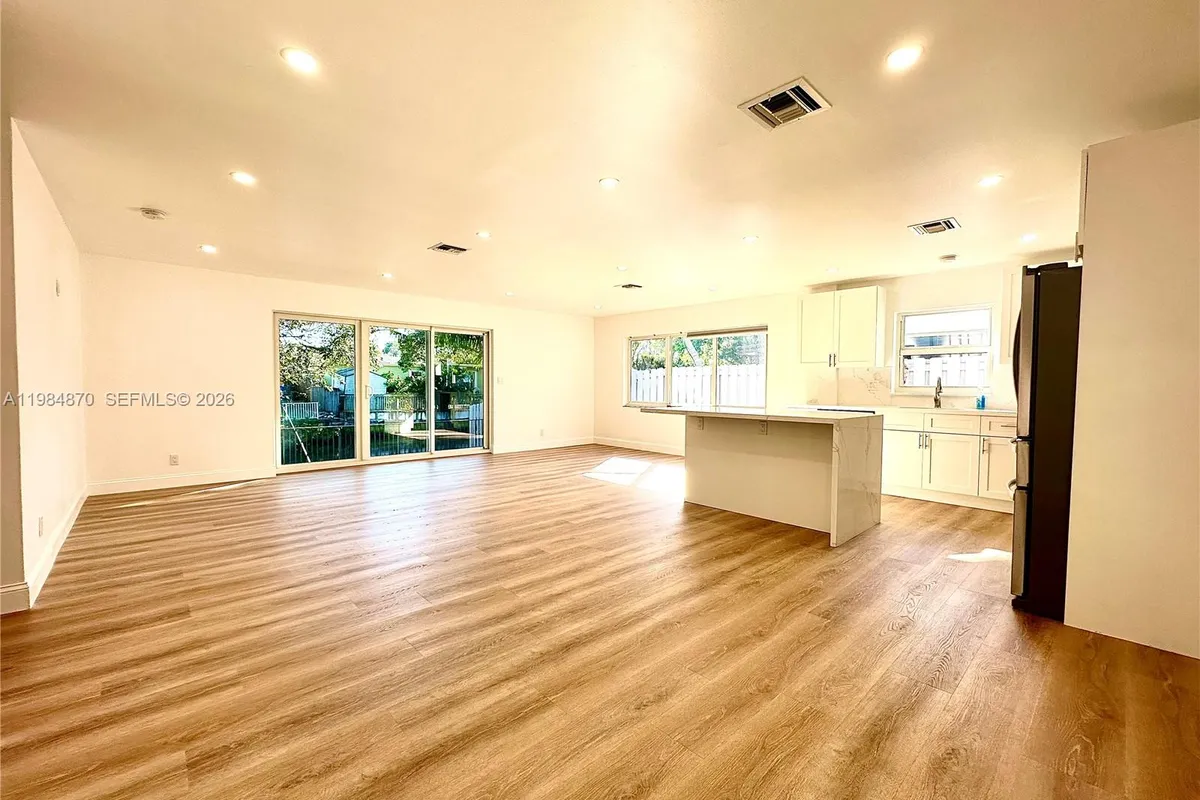 3042 Hayes St, Hollywood FL 33021