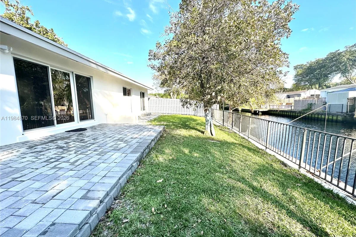 3042 Hayes St, Hollywood FL 33021