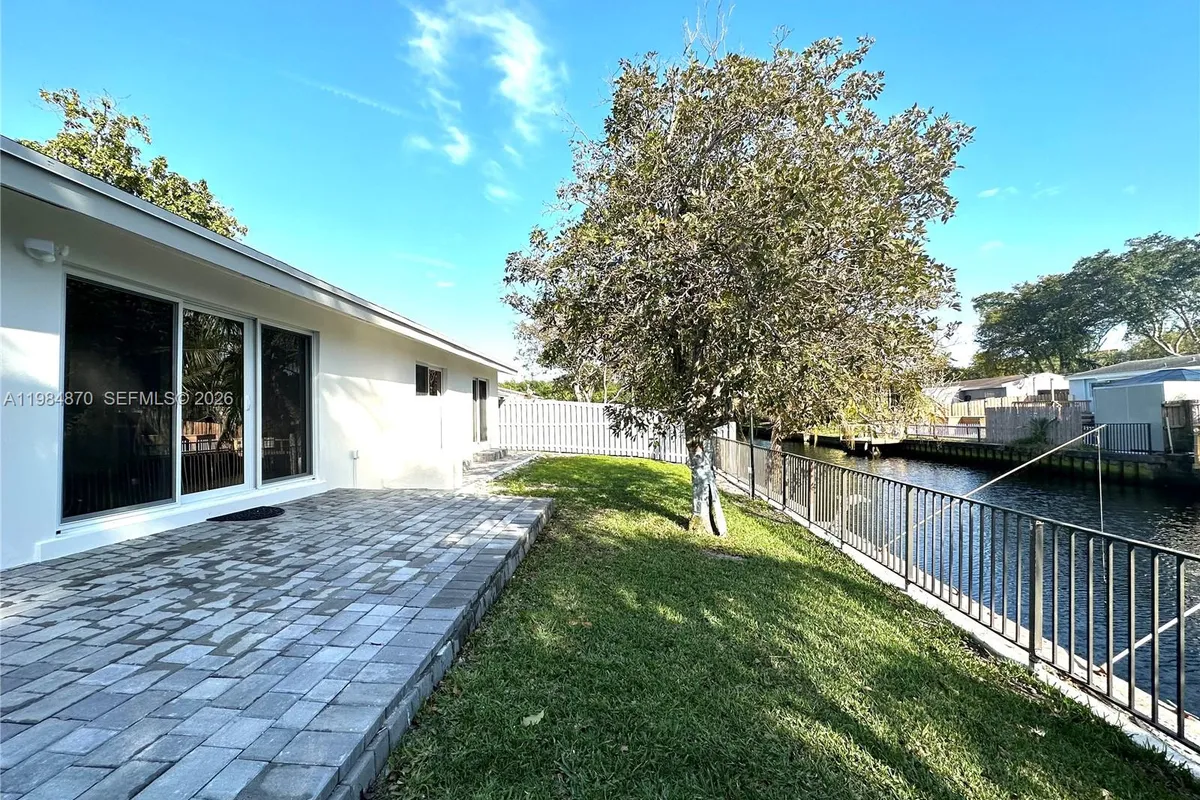 3042 Hayes St, Hollywood FL 33021