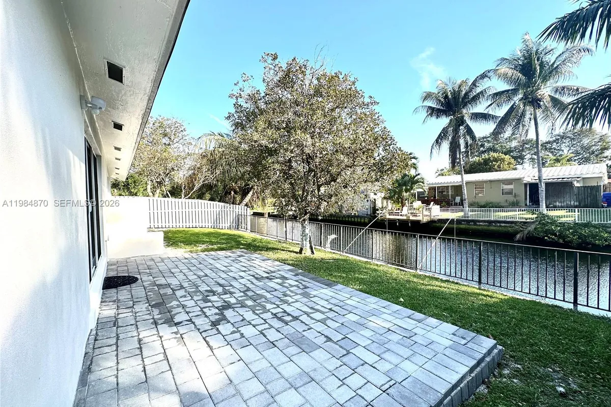 3042 Hayes St, Hollywood FL 33021