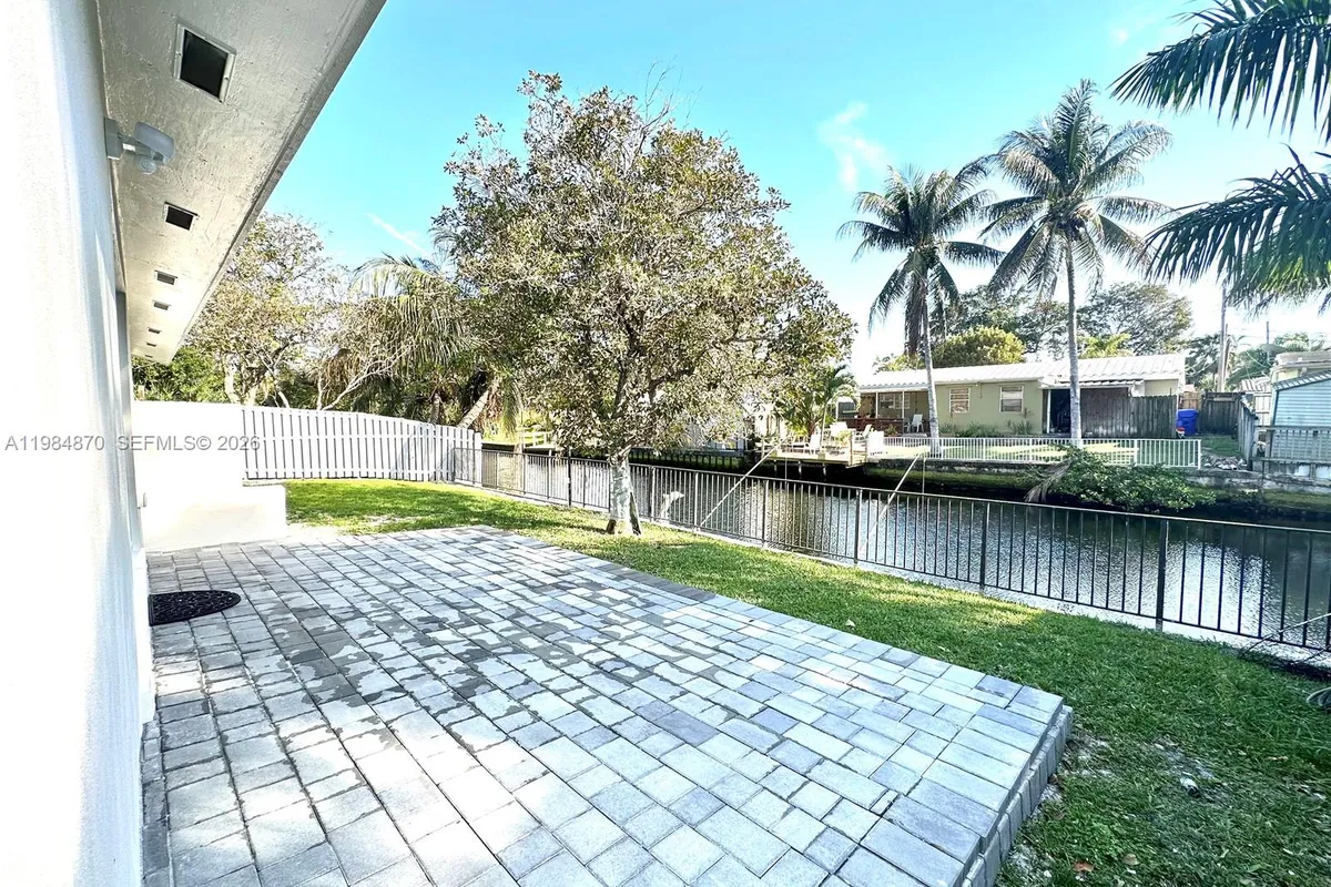 3042 Hayes St, Hollywood FL 33021