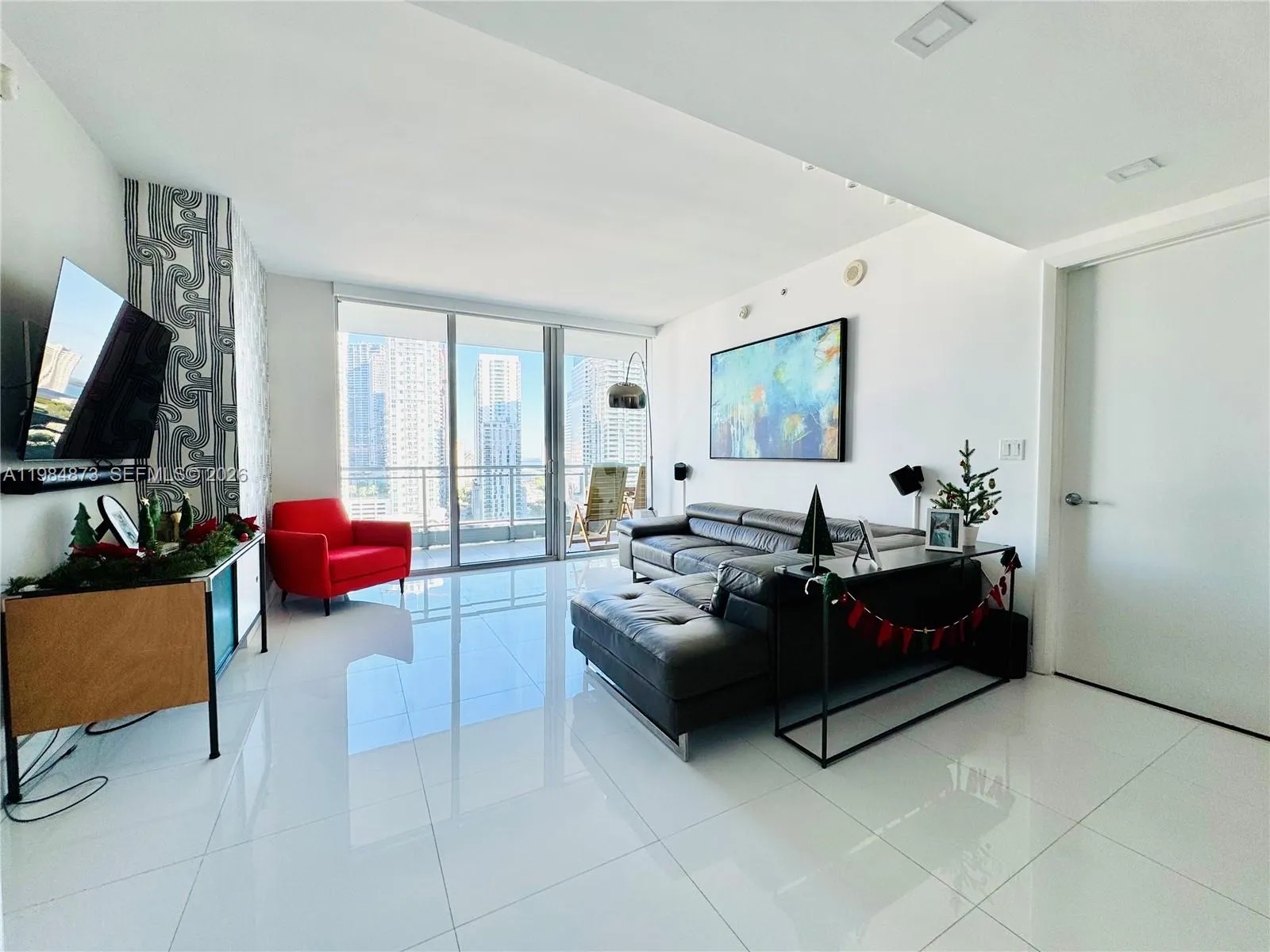 92 SW 3rd St # 2112, Miami FL 33130