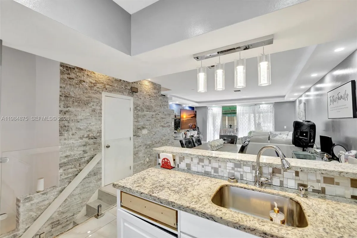 12662 NW 14th St, Sunrise FL 33323