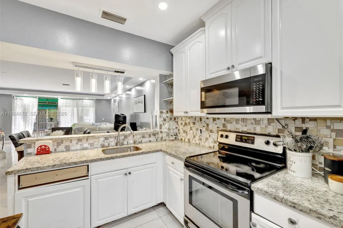 12662 NW 14th St, Sunrise FL 33323