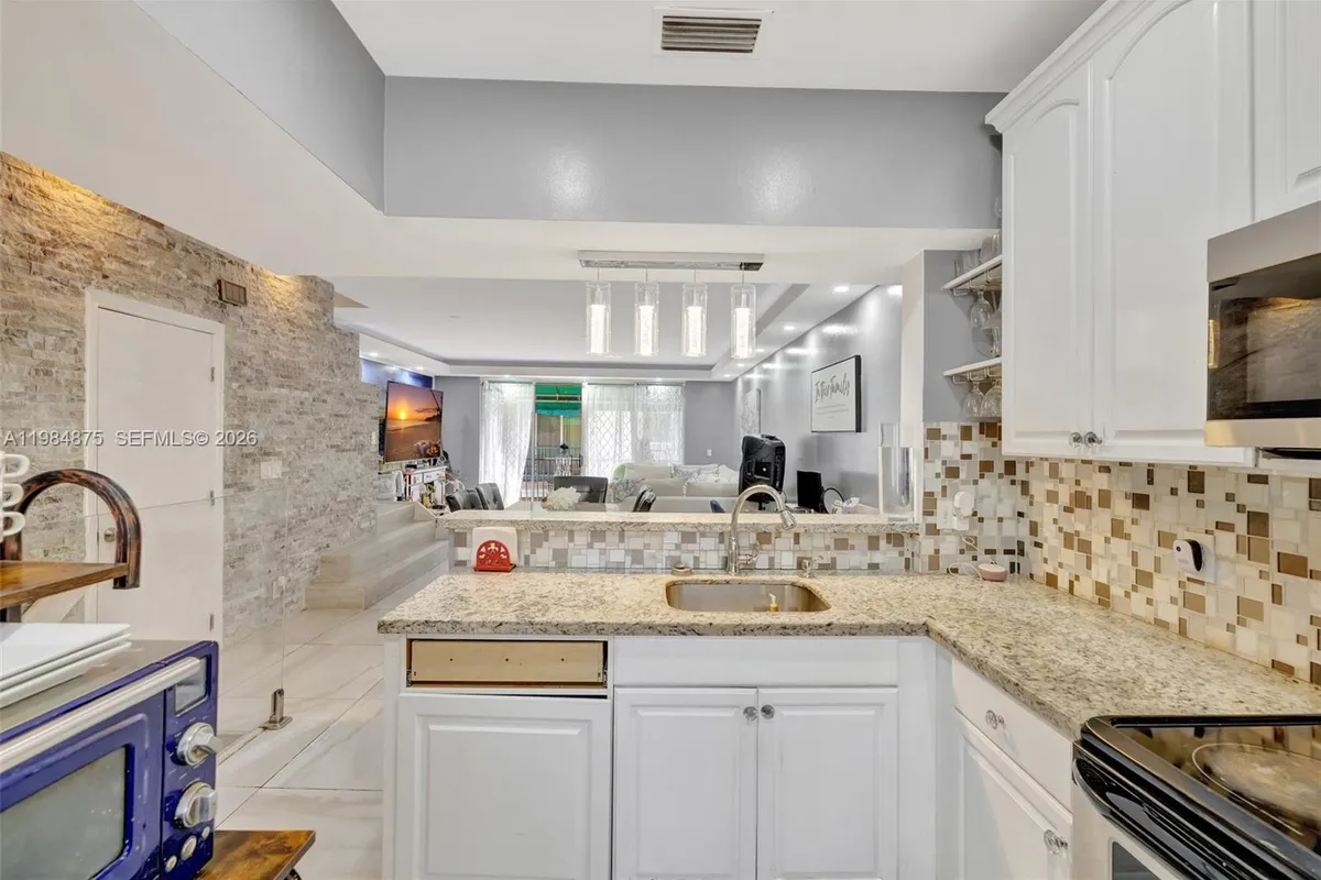 12662 NW 14th St, Sunrise FL 33323