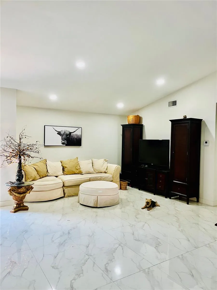 6201 Portsmouth Ln, Davie FL 33331