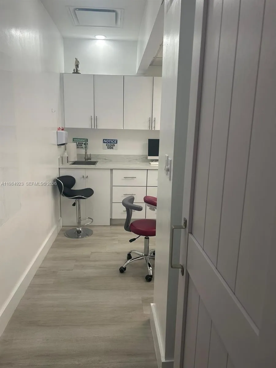 SW 7245 SW, South Miami FL 33143